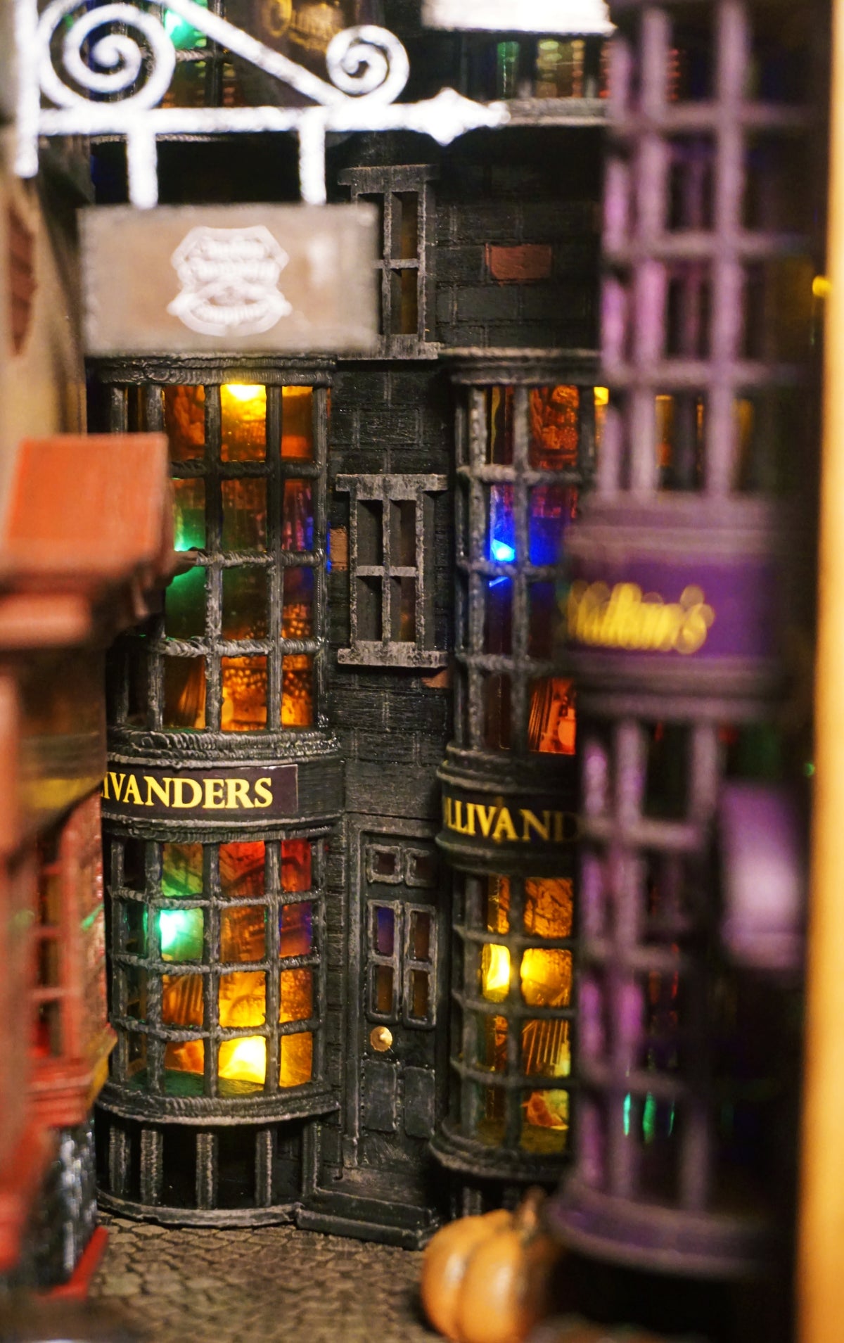 Harry Potter Diagon Alley Book Nook – Handmade Bookshelf Insert & Bookend
