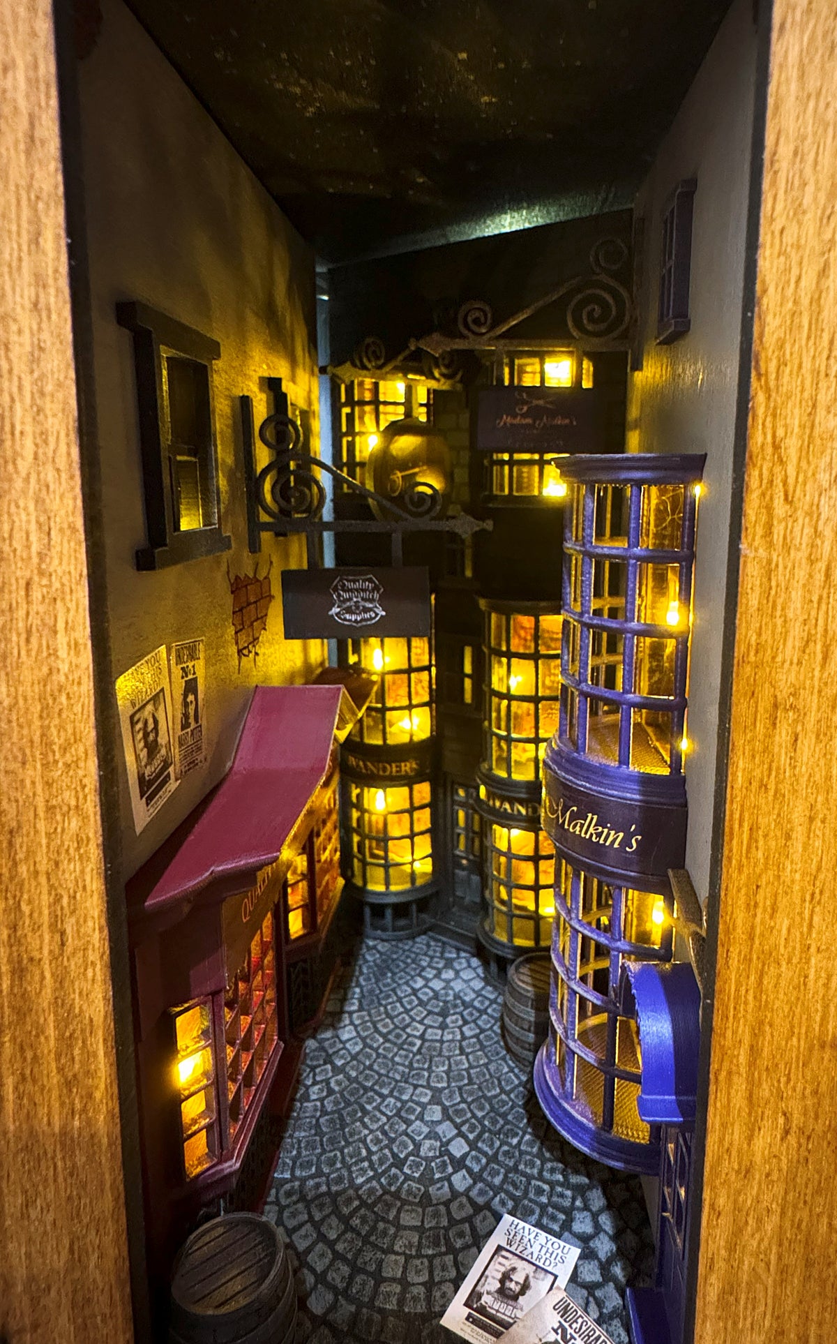 Harry Potter Diagon Alley Book Nook – Handmade Bookshelf Insert & Bookend